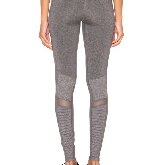 ALO YOGA MOTO LEGGING - Picture 2 of 11